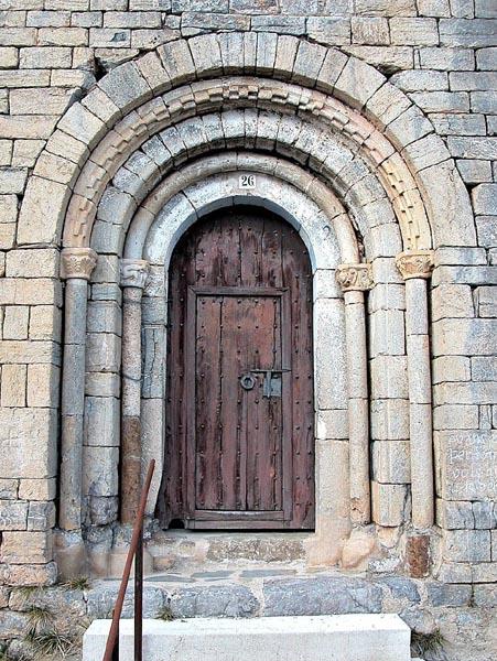 Portal, Church of Santa Maria, Viu De Llevata, Catalonia, Spain, 1108 - Романская архитектура