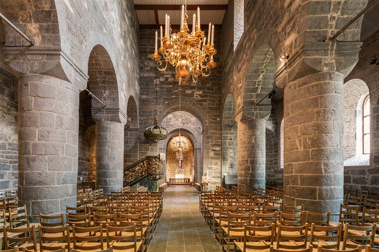 Interior of Old Aker Church, Norway, 1080 - 罗曼式建筑