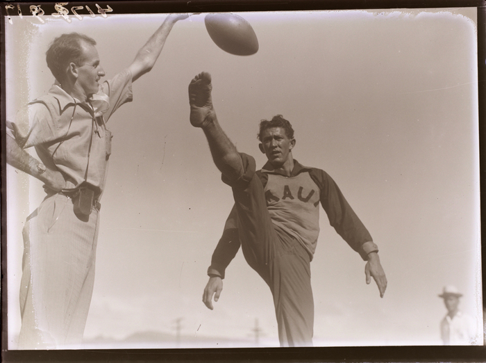 Man kicking football, Hawaii, 1939 - Martin Munkácsi