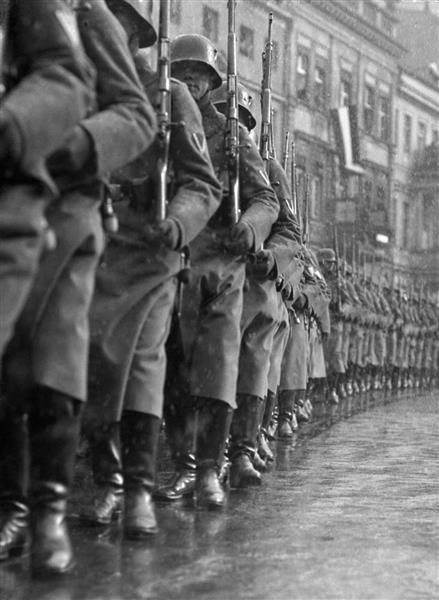 German Army Marches Out, 1933 - Martin Munkácsi