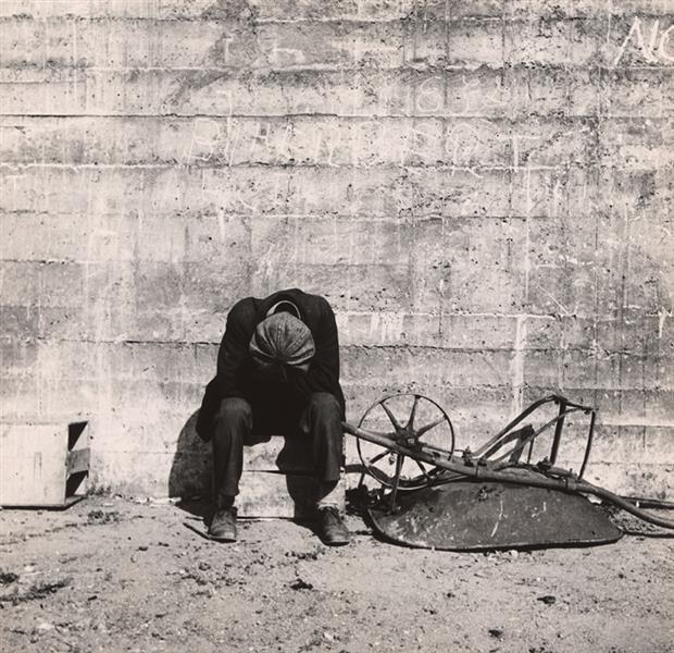 Man Beside Wheelbarrow, San Francisco, 1934, 1965 - 多萝西·兰格