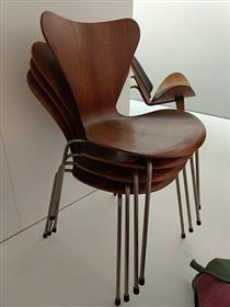 Model 3107 Chair - 阿纳·雅各布森