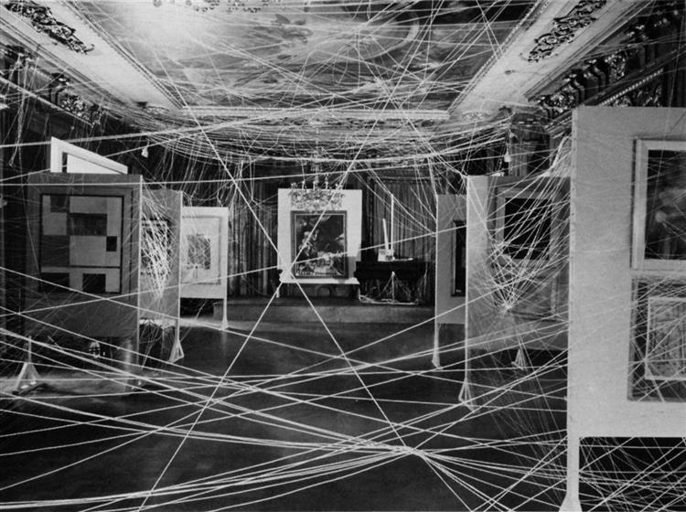 Sixteen Miles of String ( installation for 'The First Papers of Surrealism' exhibition), 1942 - Марсель Дюшан