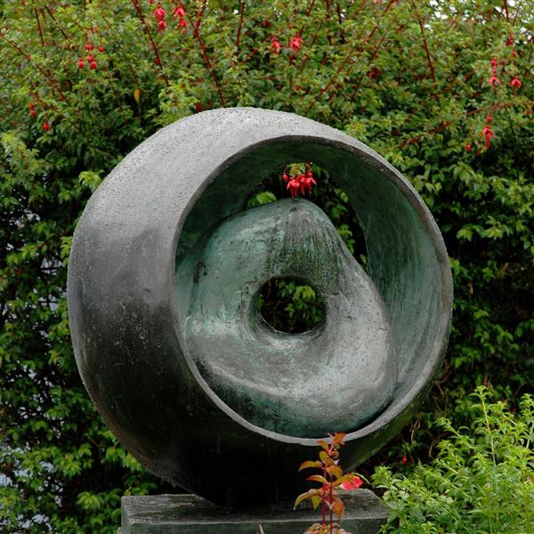 Sphere with Inner Form (BH 333), 1963 - 芭芭拉·赫普沃斯