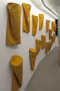 24 Yellow Columns - Franz Erhard Walther