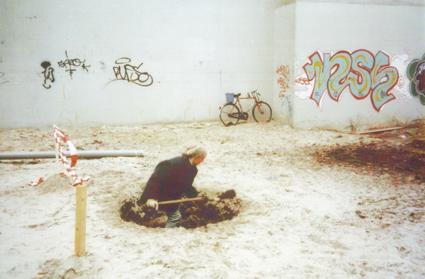 Cavar (Digging), 1998 - Lara Almarcegui