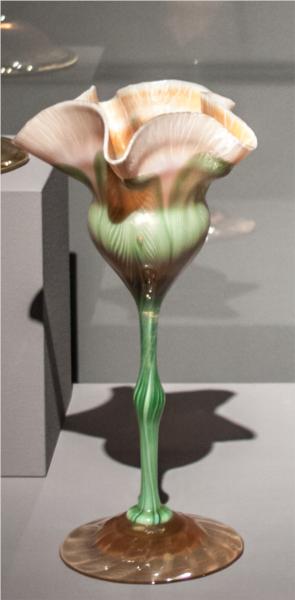 Blossoming flower-shaped decorative goblet, 1907 - Луис Комфорт Тиффани